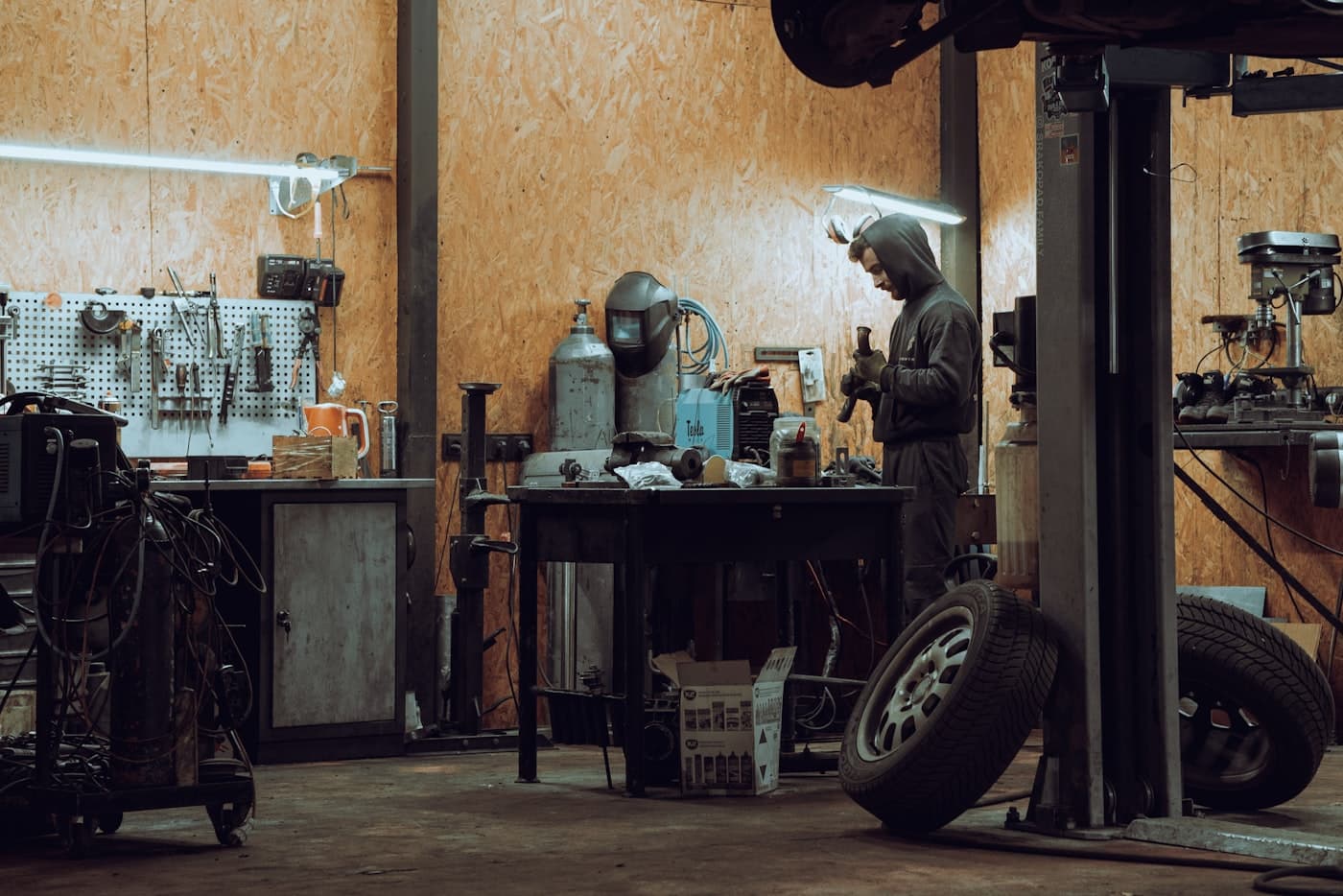 Mechanic working in a vehicle workshop